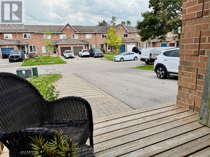Property Photo:  12 Lyfytt Crescent  ON L4N 7X4 