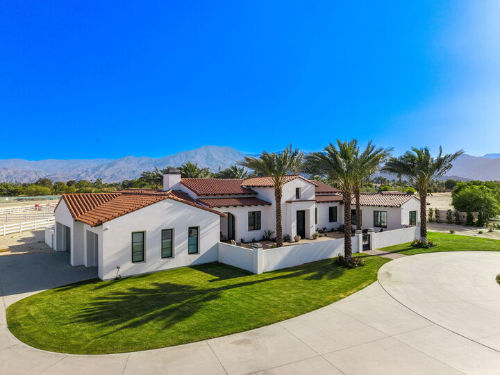 Property Photo:  80980 Vista Galope  CA 92253 