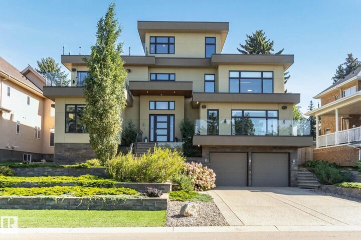 Photo de la propriété:  11823 Saskatchewan Drive NW  AB  