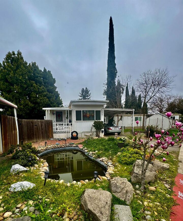 Property Photo: 9360 N Blackstone Avenue 243 CA 93720
