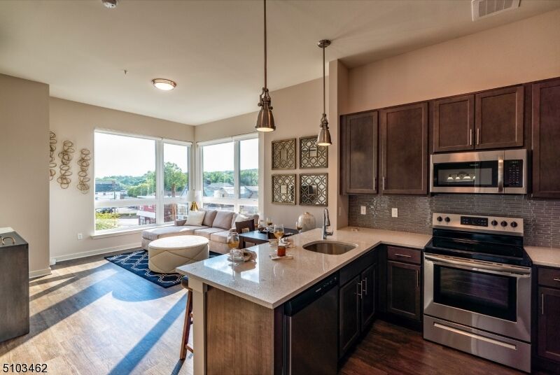 Property Photo:  320 Valley St 207  NJ 07079 