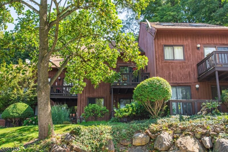 Property Photo:  5 Deer Valley Ln Unit 10  NJ 07462