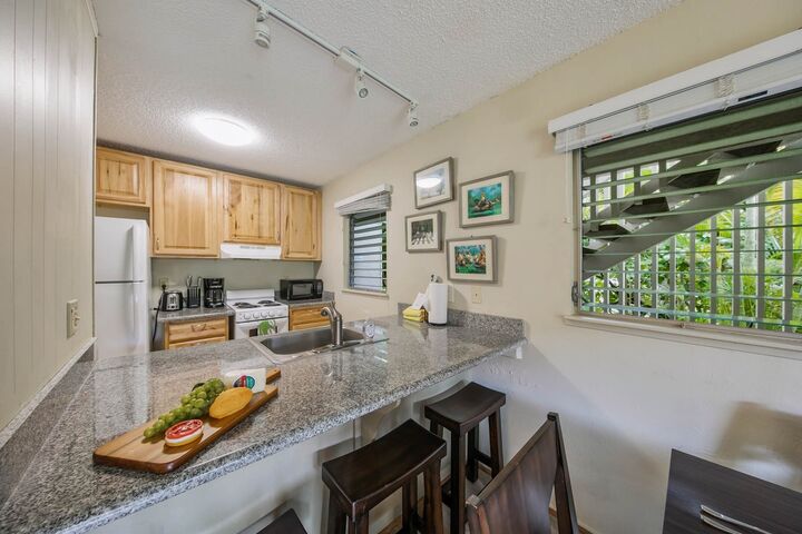 Property Photo: 525 Aleka Lp G5 HI 96746