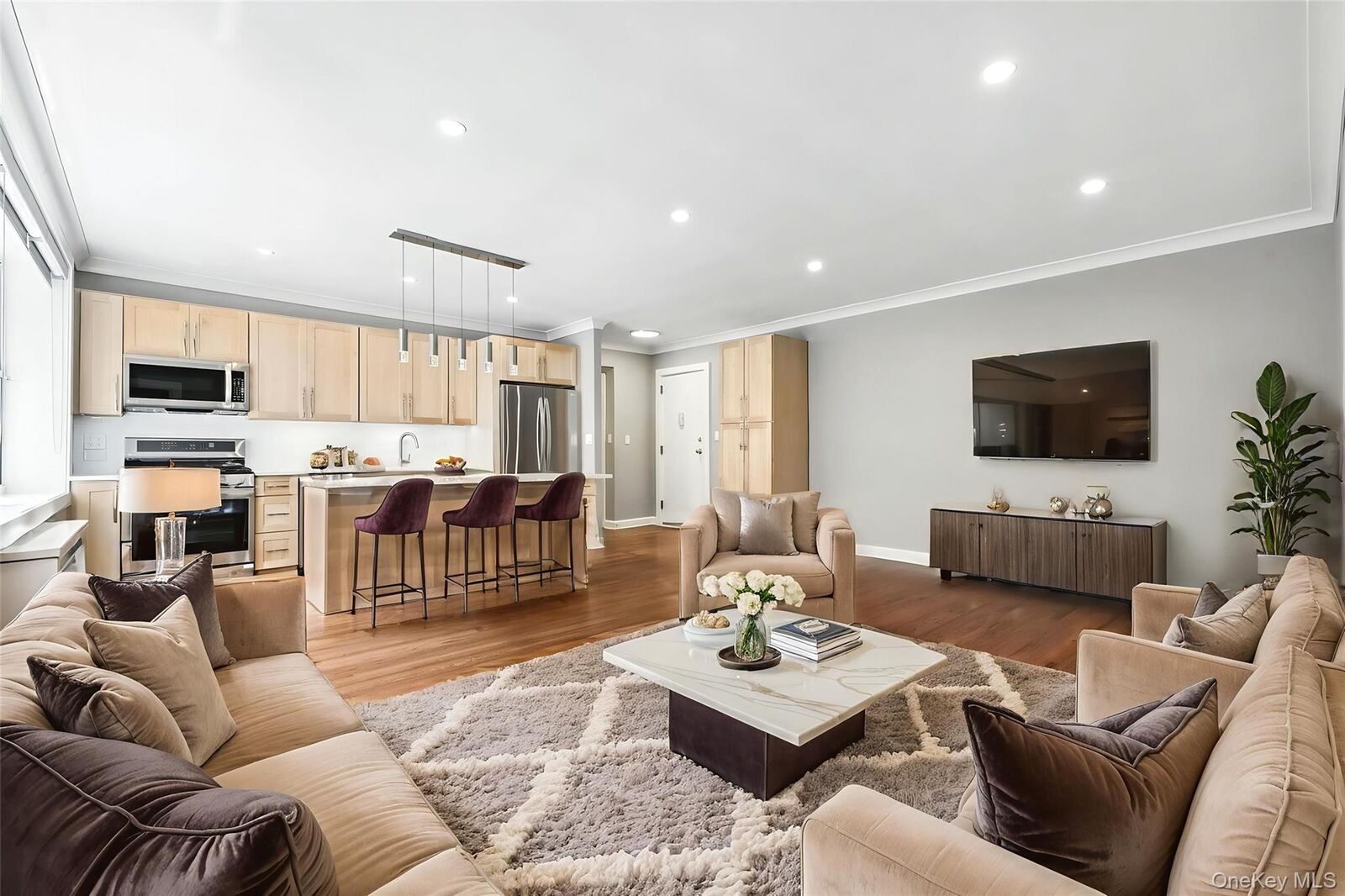Property Photo:  1133 Midland Avenue 4L  NY 10708 