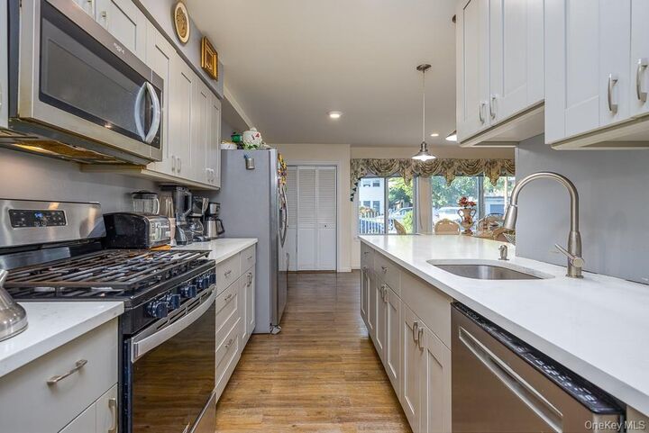 Property Photo:  102 Blauvelt Avenue  NY 10993 