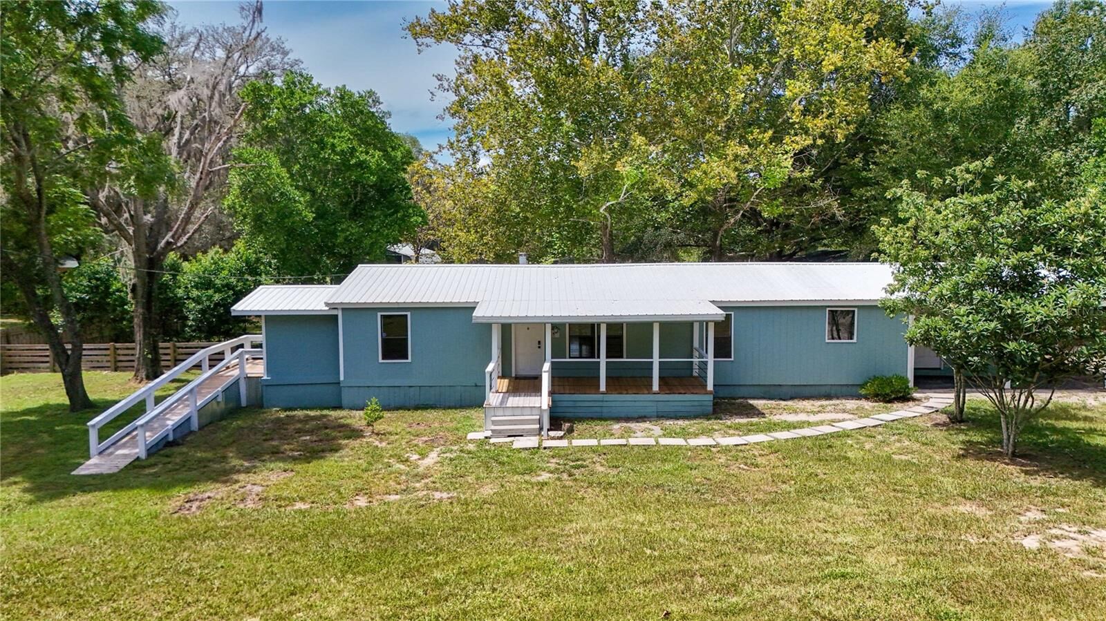 Property Photo: 3020 SW 189th Avenue FL 34432