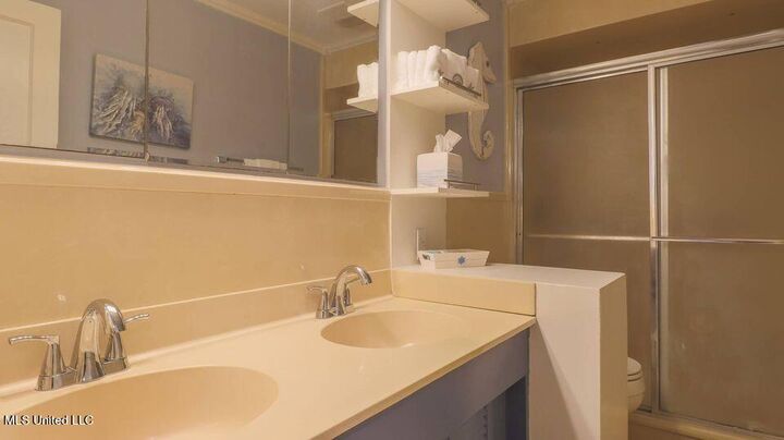 Property Photo:  171 Saint Charles Avenue  MS 39530 