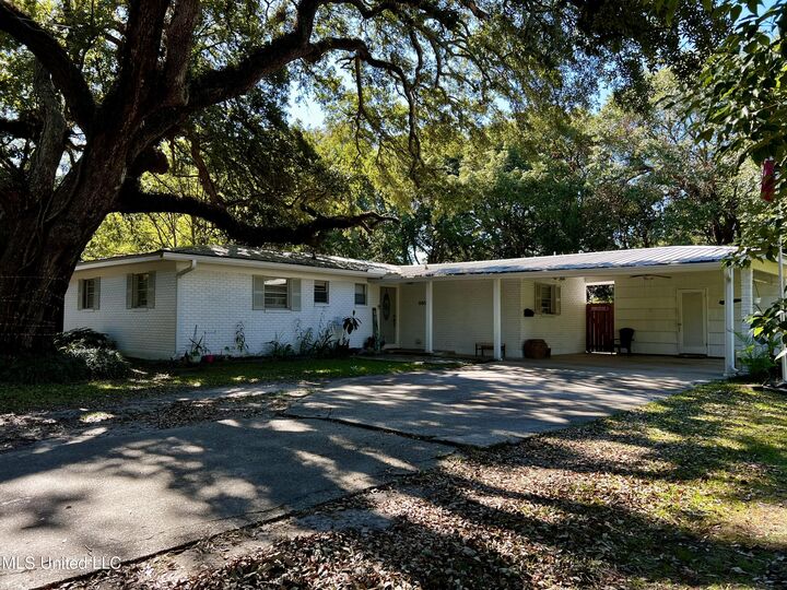 Property Photo:  865 Market Street  MS 39567 