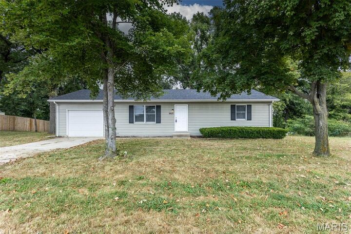 8815 Godfrey Road  Godfrey IL 62035 photo