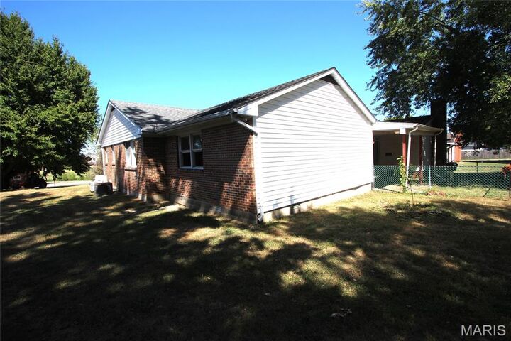 Property Photo:  803 W College Avenue  MO 63645 
