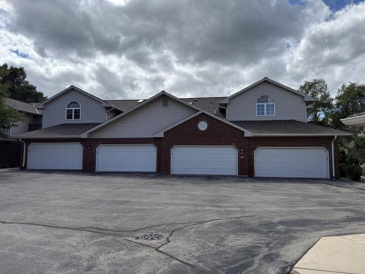 7913 S Scepter Dr 8  Franklin WI 53132 photo