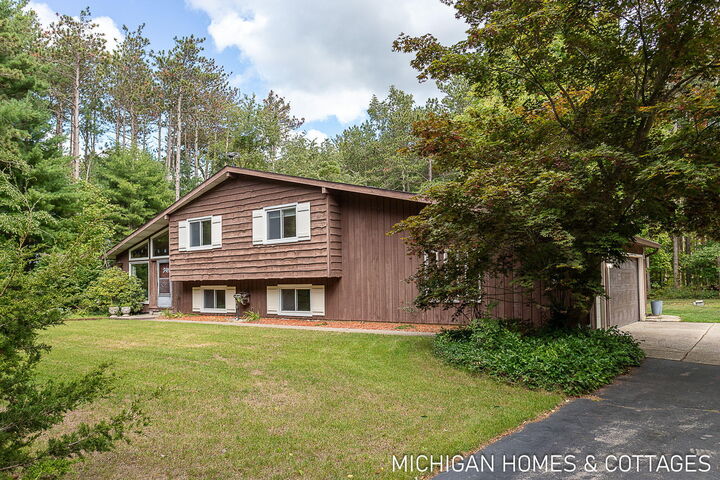 Property Photo: 4040 Estate Drive MI 49424