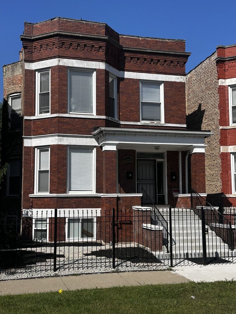 Property Photo: 7344 S Blackstone Avenue 1 IL 60619