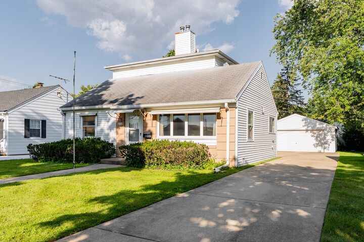 Property Photo: 1535 Beach Avenue IL 60526