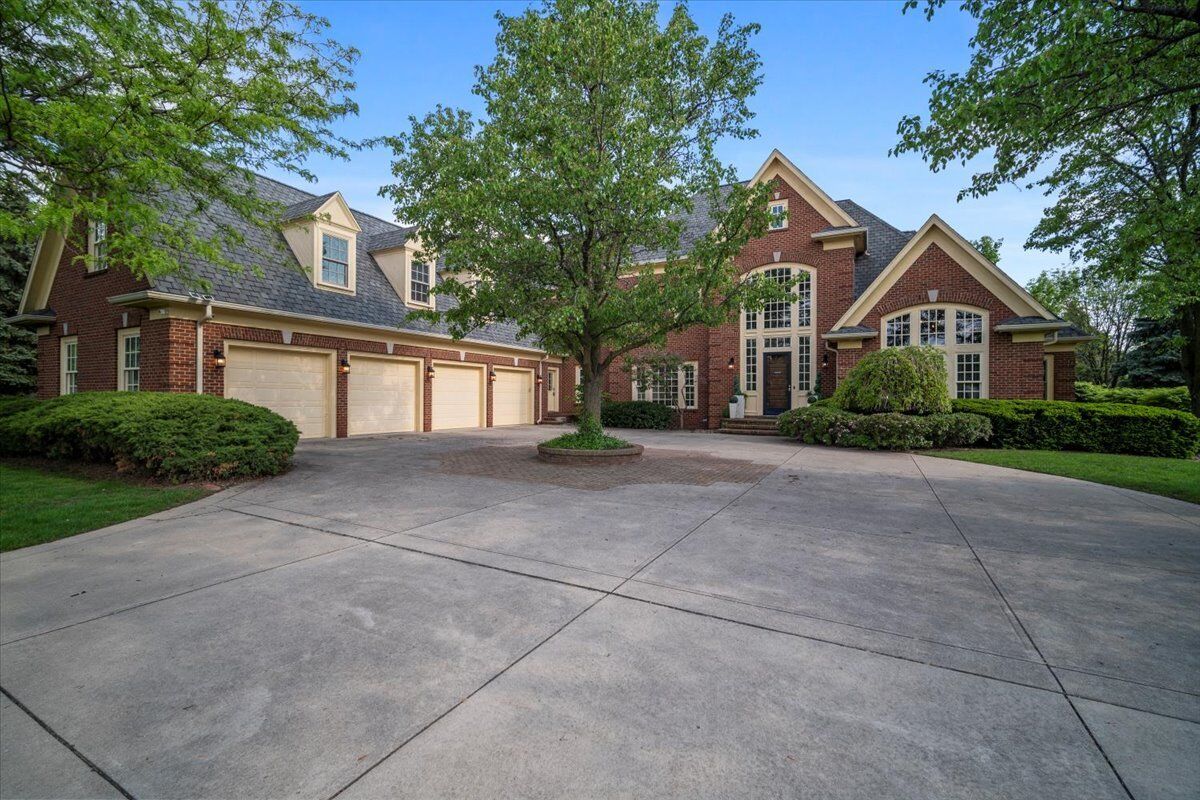 Property Photo:  1 Worthington Court  IL 61704 