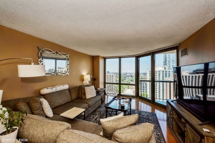 Property Photo:  111 W Maple Street 1508  IL 60610 