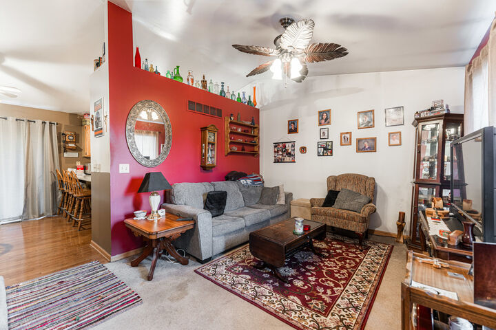 Property Photo:  918 Janet Street  IL 60178 