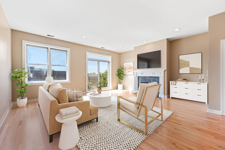 Property Photo: 4603 N Racine Avenue 403 IL 60640