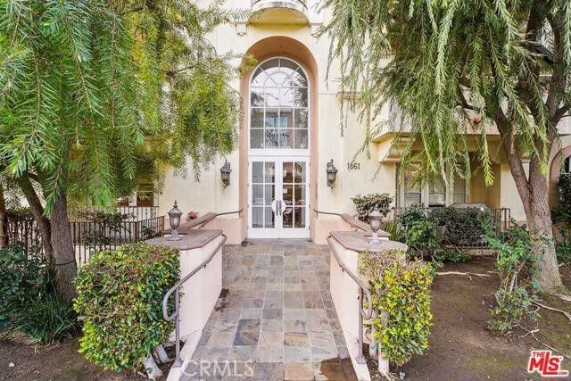 Property Photo: 1861 Veteran Avenue 101 CA 90025