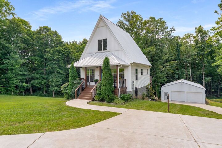 Property Photo: 1418 Ridge Rd TN 37055