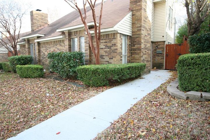Property Photo: 2064 Embassy Way TX 75006