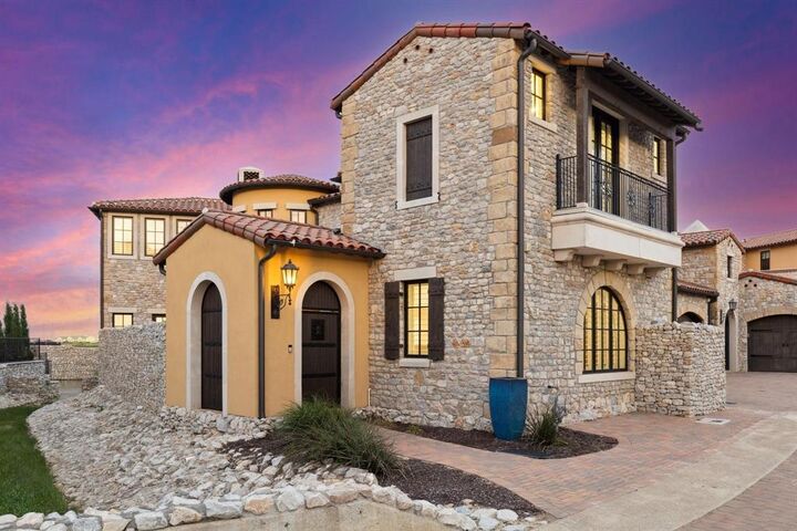 Property Photo: 28 Comillas Drive TX 76262