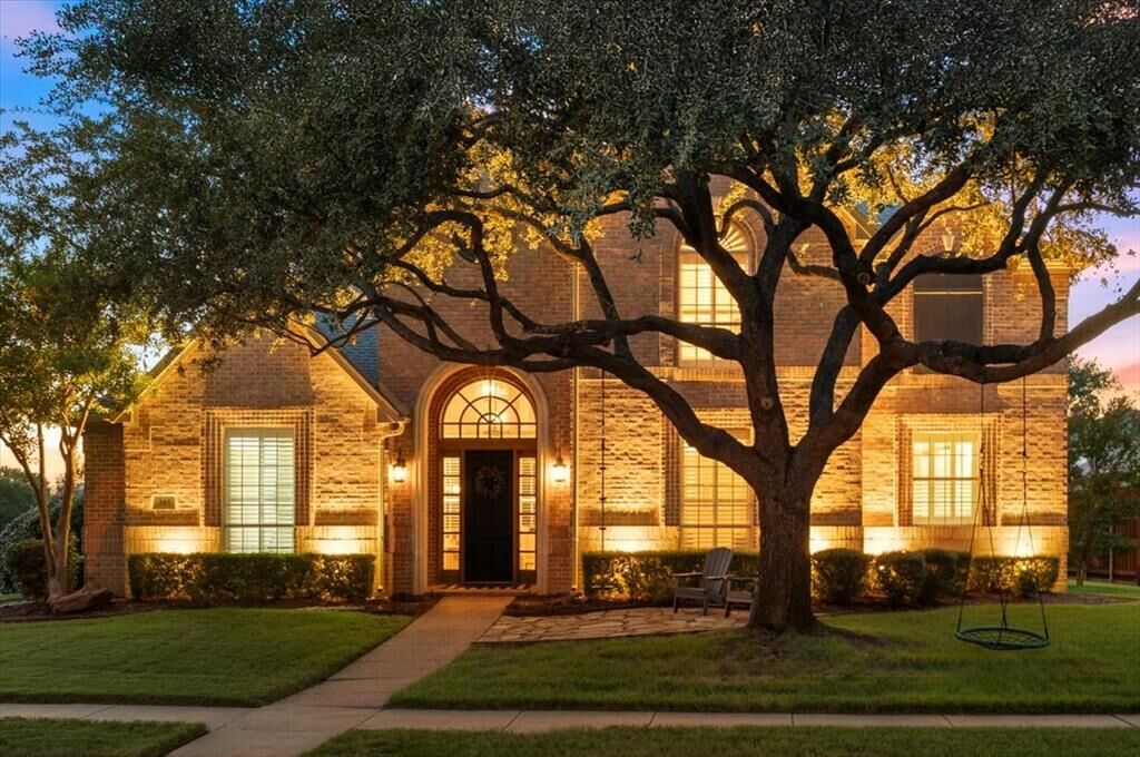Property Photo: 305 Martel Court TX 75019