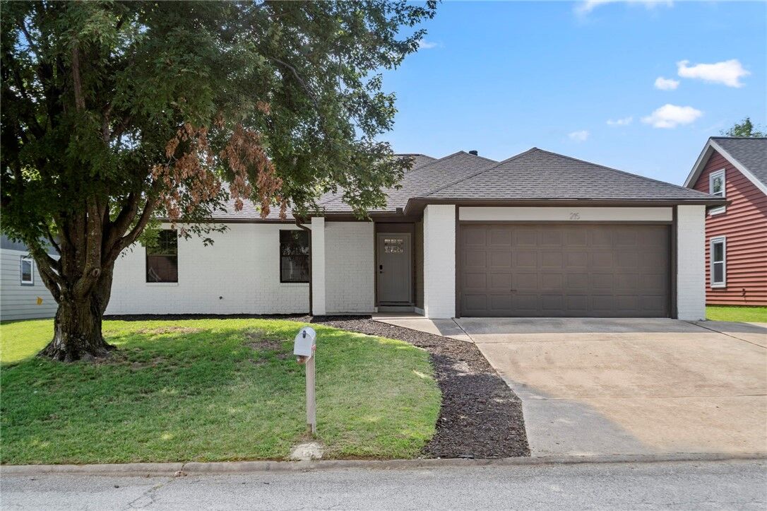 Property Photo: 215 Winesap Lane AR 72712