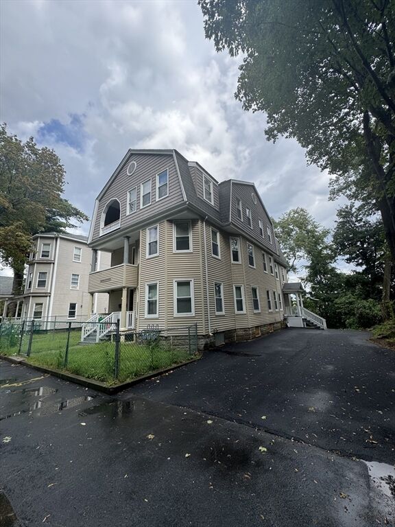 Property Photo:  60 Lakewood St 2  MA 01603 