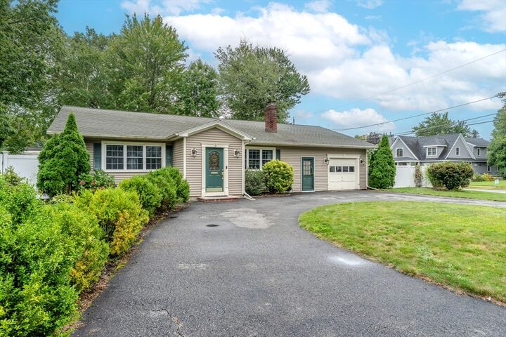 Property Photo:  5 Lawn Ave  MA 01852 
