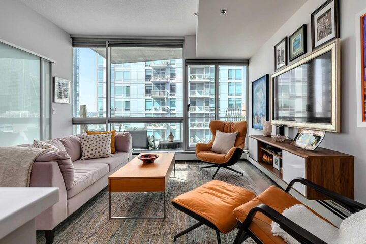 Property Photo:  135 13 Avenue SW 806  AB T2R 0W8 