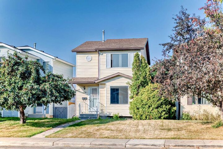 7352 59 Avenue  Red Deer AB T4P 3L9 photo