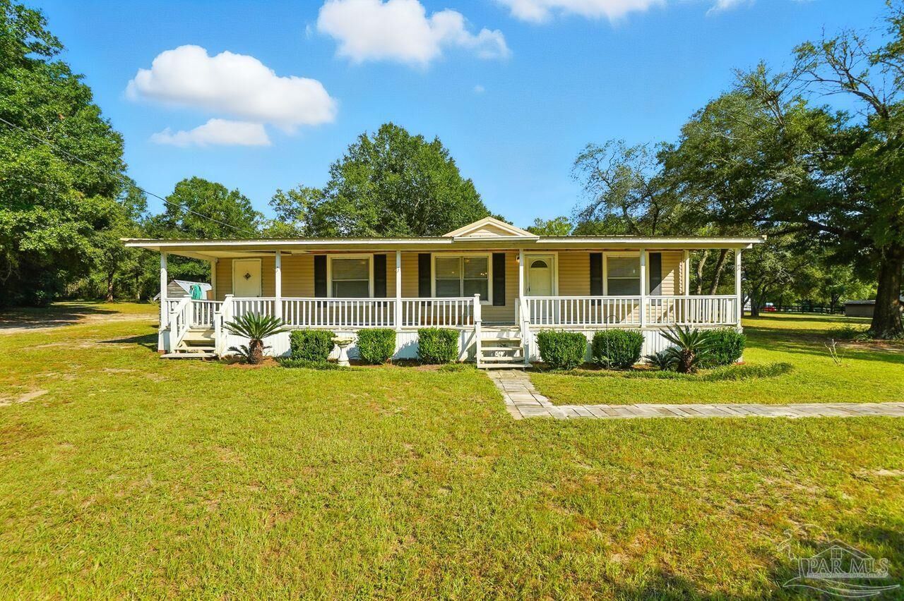 Property Photo: 7880 Munson Hwy FL 32570