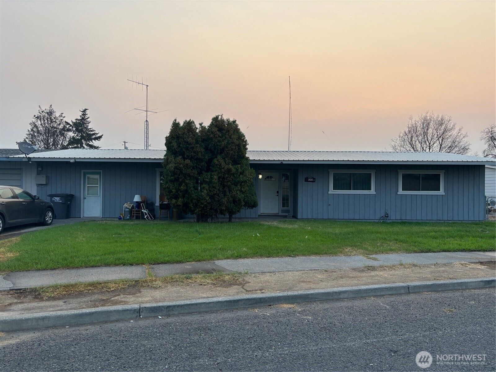 Property Photo:  9008  Bong Loop B  WA 98837 