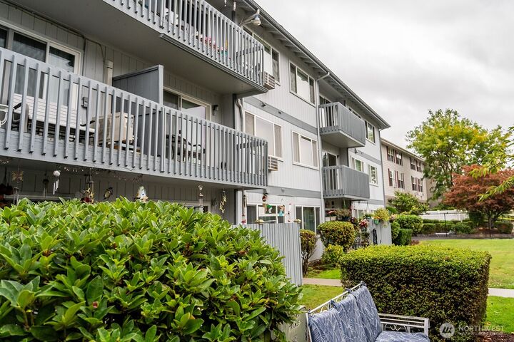 Property Photo:  2005  Tibbetts 213  WA 98632 