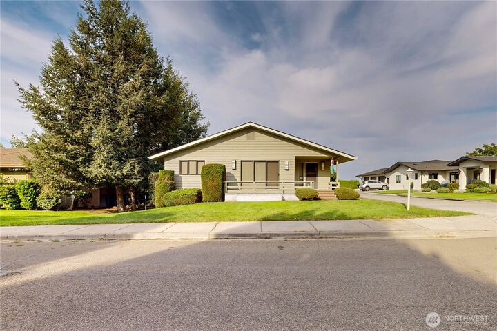 Property Photo:  2441  Country Club Road  WA 99362 