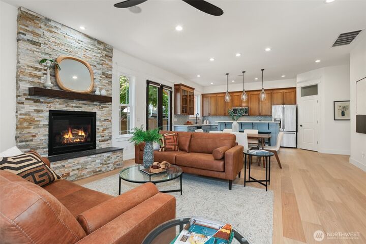 Property Photo:  125  1st Avenue NW  WA 98027 