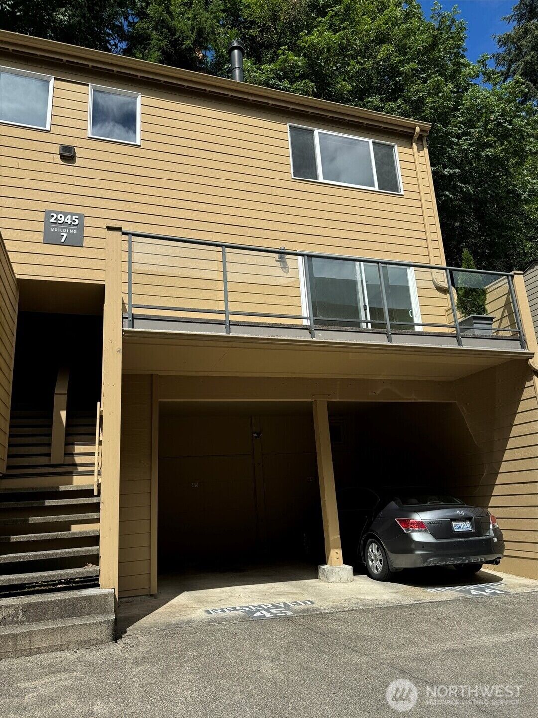Property Photo:  2945  76th Avenue SE 7A  WA 98040 