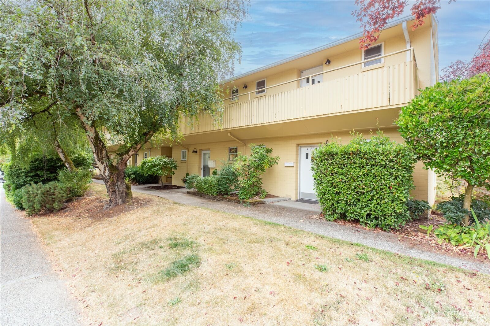 Property Photo:  4733  40th Avenue NE 4733  WA 98105 