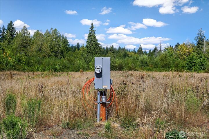Property Photo:  120 E Old Farm Road  WA 98584 