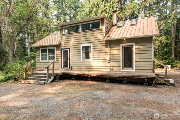 Property Photo:  3221  Brooks Hill Road  WA 98260 