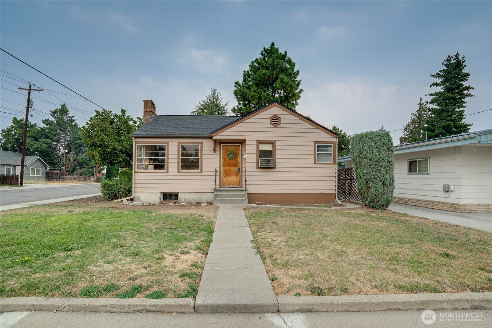 Property Photo: 1044 Tyler WA 98801