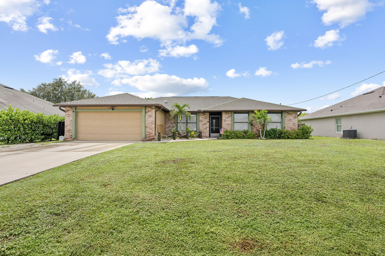 Property Photo:  1682 SE Fallon Drive  FL 34983 