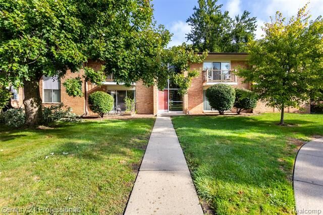 1209 Island Drive 202  Ann Arbor MI 48105 photo