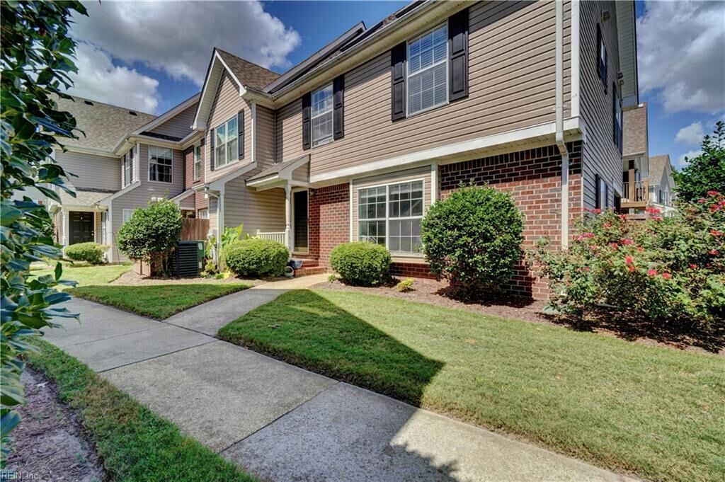 Property Photo:  1818 Willow Point Arch  VA 23320 