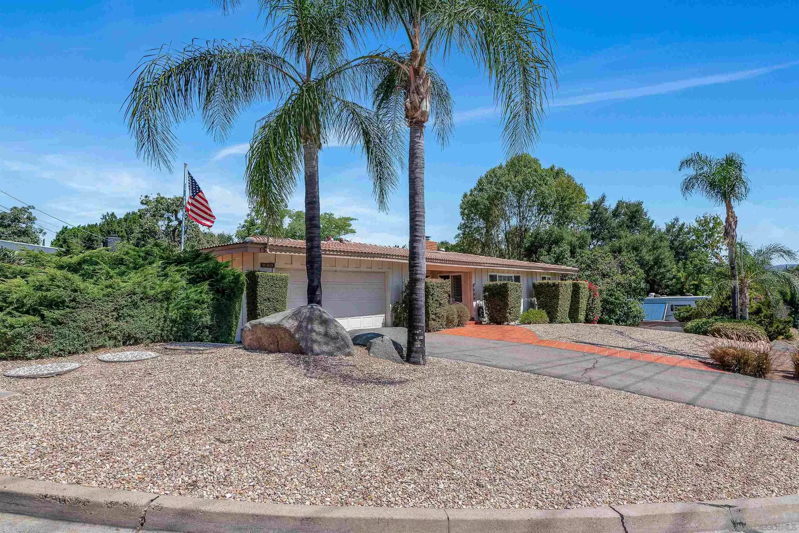 Property Photo:  530 E 17th Ave  CA 92025 