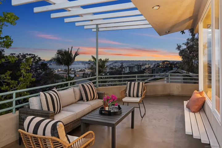 Property Photo: 405 W Nutmeg St CA 92103