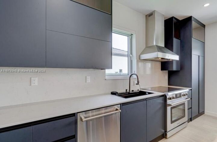 Property Photo:  3909 SW 138th Ave  FL 33175 