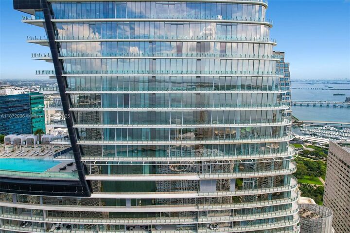 Property Photo:  300 Biscayne Blvd Way Ph6001  FL 33131 