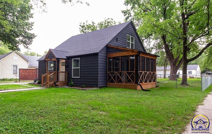 Property Photo: 702 NE Winfield Ave KS 66616